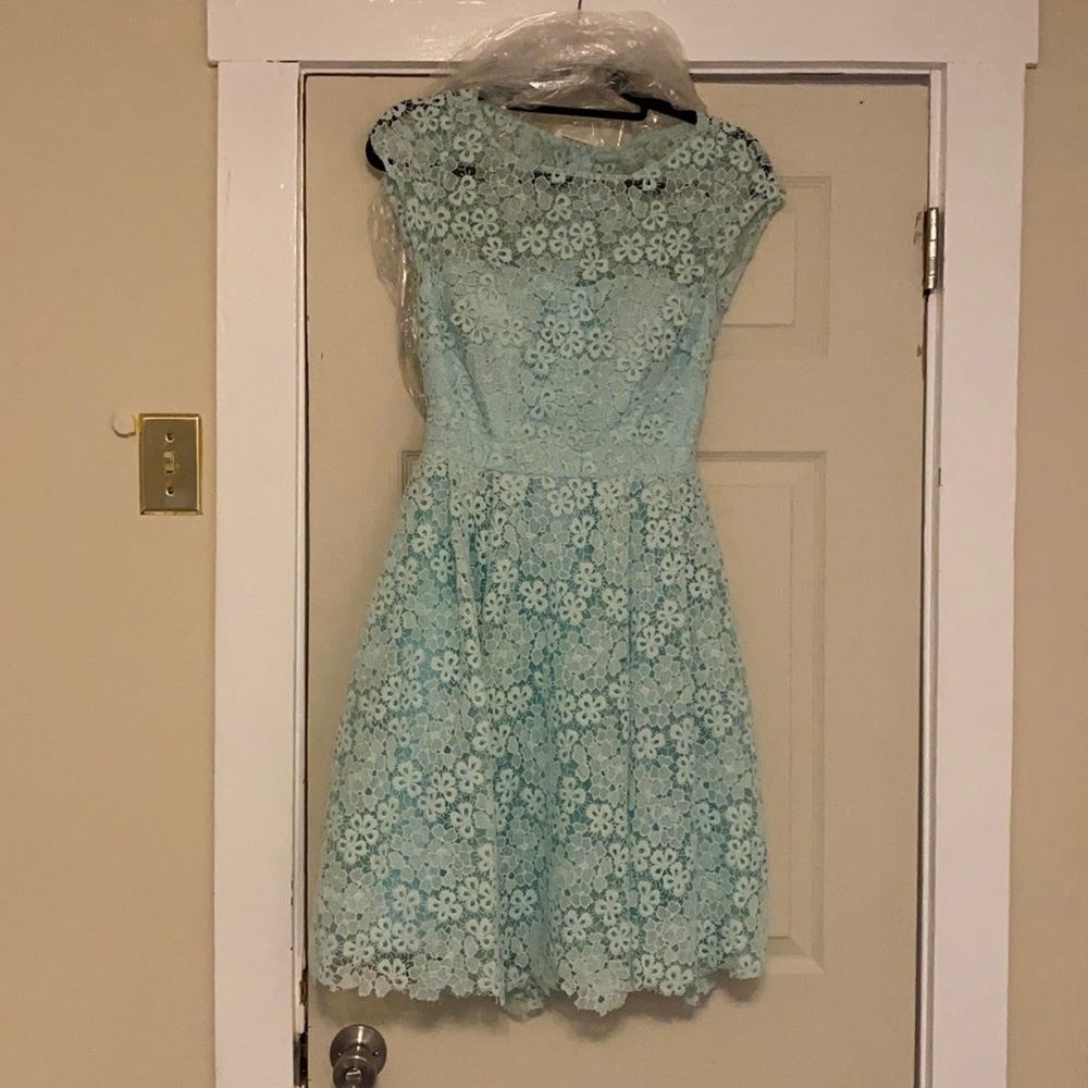Monique Lhuillier lace dress w lower back cutout